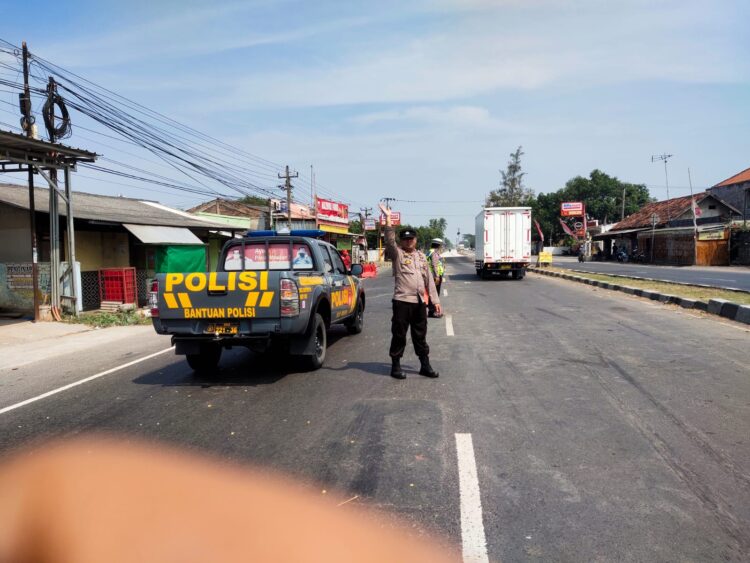 Tingkatkan Keamanan di Jalur Pantura Polsek Pamanukan Rutin Lakukan Patroli