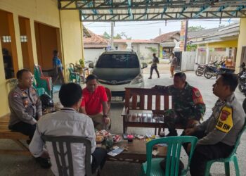 Jalin kedekatan, Polisi RW Polres Subang Sambangi Balai Desa