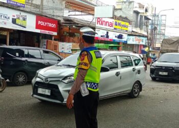 Cegah Terjadinya Kemacetan Kendaraan Saat Weekend, Unit Lantas Polsek Pamanukan Atur Lalin