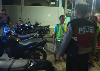Antisipasi Curanmor di Lingkungan Parkir pada Malam Hari, Unit Patroli Polsek Pamanukan Berikan Himbauan Kamtibmas Kepada Juru Parkir