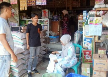 Unit Reskrim Polsek Pamanukan Cek Harga Kebutuhan Pokok di Pasar