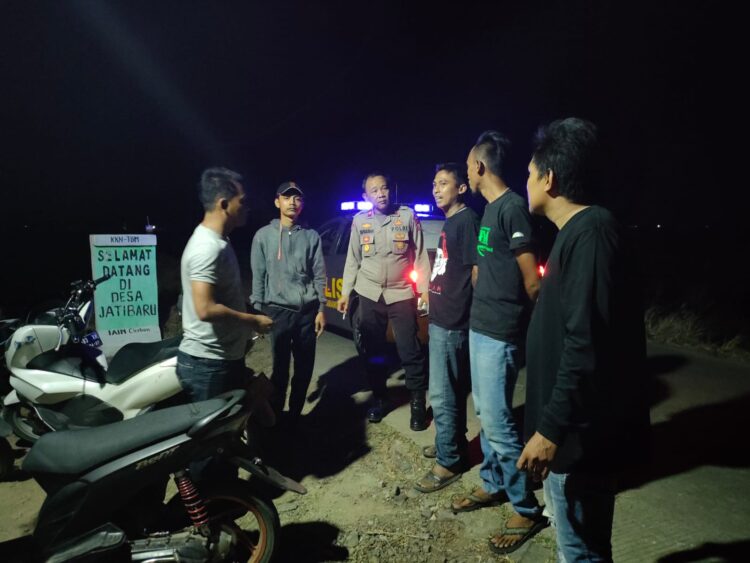 Antisipasi Gangguan Kamtibmas, Kapolsek Pamanukan Bubarkan Pemuda yang Nongkrong di Malam Hari