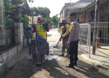 Peran Aktif Panit Binmas, Monitoring Rigid Beton Jalan Lingkungan Desa