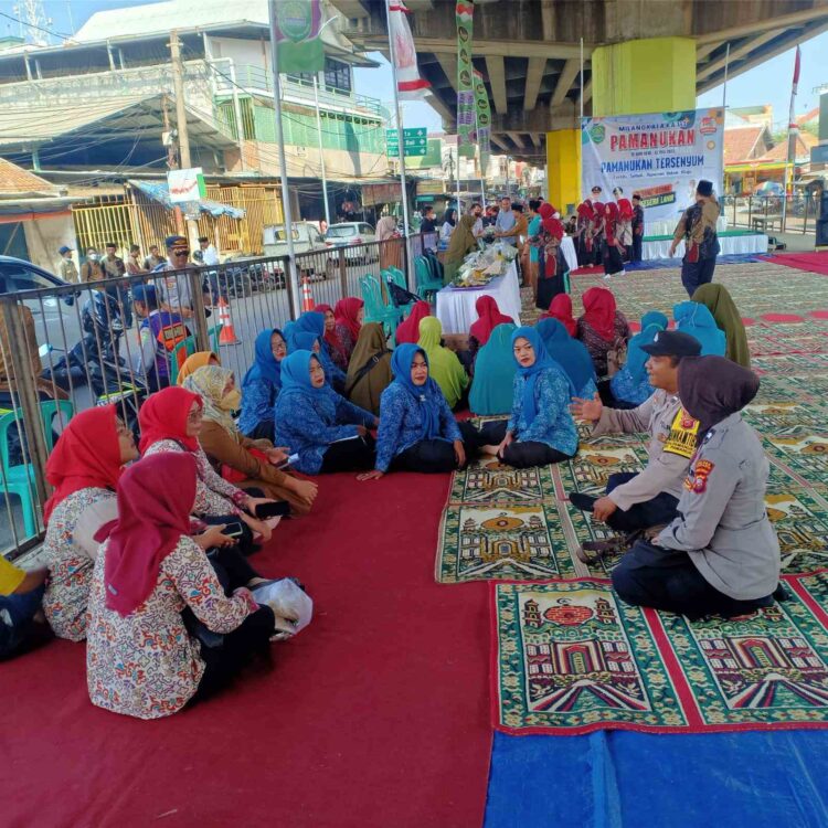 Sambangi Ibu-Ibu PKK, Bhabinkamtibmas Polsek Pamanukan Sosialisasikan Pencegahan TPPO