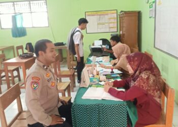 Bhabinkamtibmas Polsek Pamanukan Lakukan Monitoring PPDB di SMK