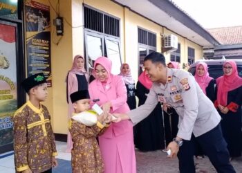 Sambut Hari Bhayangkara ke-77, Kapolsek Binong Gelar Pengajian dan Berbagi Kebahagiaan Bersama Anak Yatim