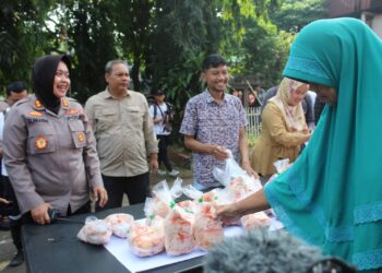 Harga Daging Ayam Mahal, Polres Subang Bantu Warga dengan Gelar Pasar Murah