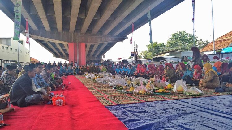 Digelar Sederhana di Kolong Fly Over dengan Murak Tumpeng, Kecamatan Pamanukan Tetap Tersenyum di Usia 113 Tahun