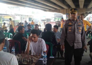 Meriahkan Hari Bhayangkara ke-77, Puluhan Bapak-Bapak Ikuti Turnamen Catur Kapolsek Pamanukan Cup 2023