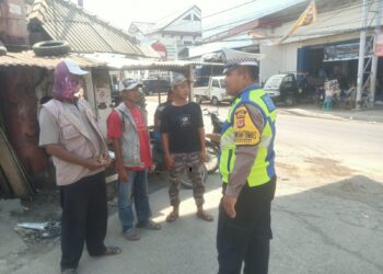 Sambangi Pak Ogah, Unit Lalu Lintas Polsek Pamanukan Berikan Himbauan