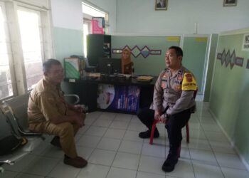 Sambang Desa, Bhabinkamtibmas dan Babinsa AD Desa Kertajaya Kec. Tambakdahan, Polsek Binong Berikan Himbauan Kamtibmas