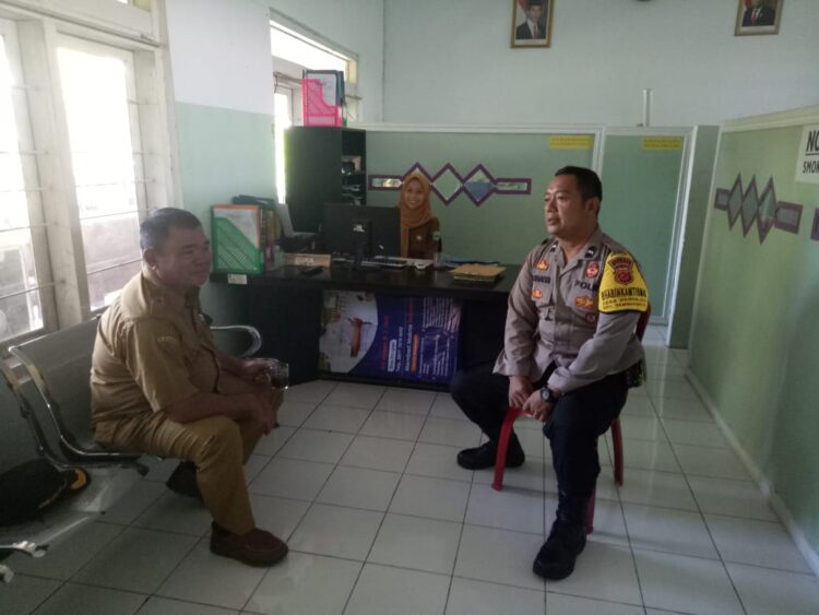 Sambang Desa, Bhabinkamtibmas dan Babinsa AD Desa Kertajaya Kec. Tambakdahan, Polsek Binong Berikan Himbauan Kamtibmas