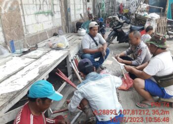 Sambut Tahun Baru Hijriah, Panit Binmas Bantu Polsek Pamanukan Warga Persiapkan Pawai Obor