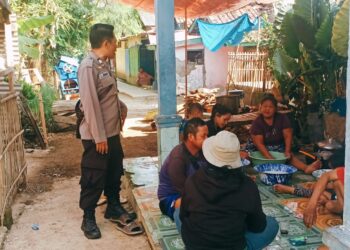 Bhabinkamtibmas Desa Cicadas Melaksanakan Giat Sambang Warga Sampaikan Pesan Kamtibmas