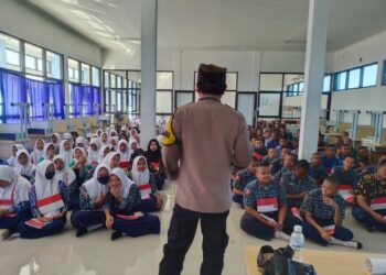 Cegah Kenakalan Remaja, Bhabinkamtibmas Polsek Binong Berikan Binluh pada Pelajar