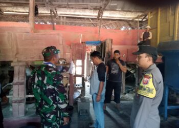 BHABINKAMTIBMAS BERSAMA BABINSA DESA TANJUNGRASA POLSEK BINONG POLRES SUBANG LAKSANAKAN SAMBANG WARGA