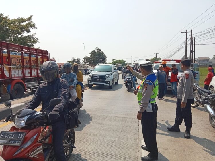 Wujud Pelayanan Prima, Polisi Atur Lalin di Lokasi Laka Lantas