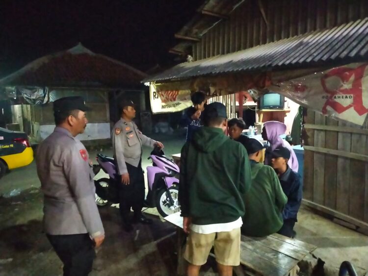 Antisipasi Gangguan Kamtibmas, Polsek Pamanukan Bubarkan Pemuda yang Nongkrong di Malam Hari