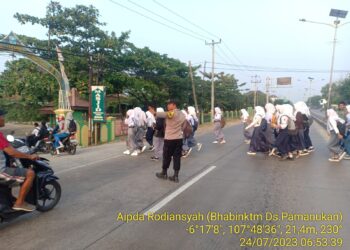Cegah Laka Lantas Pada Jam Masuk Sekolah, Unit Sabhara Polsek Pamanukan Lakukan Protap Gatur Pagi