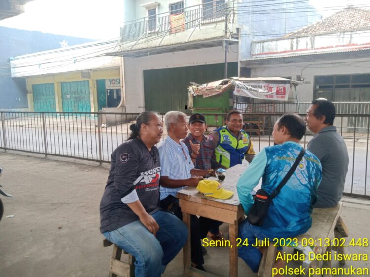 Sambangi Tokoh Masyarakat, Bhabinkamtibmas Polsek Pamanukan Ajak Jaga Kondusifitas kamtibmas