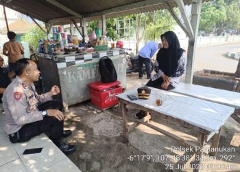 Sambangi Ketua PGRI Kapolsek Pamanukan Lakukan Silaturahmi Kamtibmas