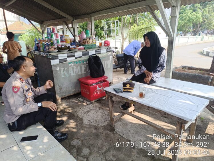 Sambangi Ketua PGRI Kapolsek Pamanukan Lakukan Silaturahmi Kamtibmas