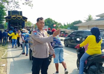 Bhabinkamtibmas Melaksanakan PAM Arak-Arakan di Desa Sukareja