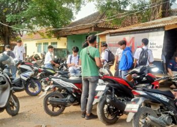 Kedapatan Nongkrong, Segerombol Pelajar Dibubarkan Polisi Sektor Pamanukan