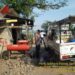 Kepergok Ada Pekerja di Atas Bak saat Isi Nitrogen, Pengemudi Ini Langsung Ditegur Polisi