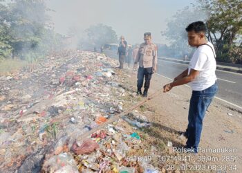 Wujudkan Lingkungan Bersih, Polsek Pamanukan dan Forkompincam Adakan Gotong Royong