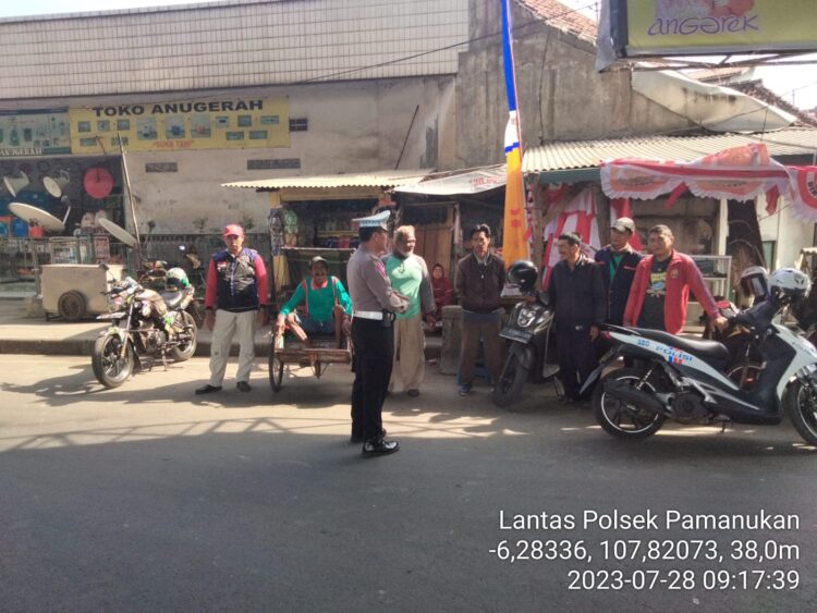 Polsek Pamanukan Ajak Tukang Ojek Ciptakan Kamseltibcar Lantas 