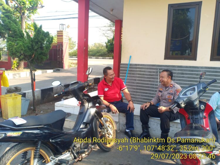 Tumbuhkan Semangat Kebersamaan, Kapolsek Pamanukan Sambangi Ketua Komite Sekolah