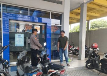 Antisipasi Curanmor di Lingkungan Perbankan Unit Patroli Polsek Pamanukan Berikan Himbauan Kamtibmas Kepada Juru Parkir
