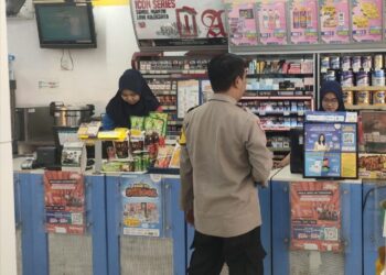 Sambangi Mini Market, Patroli Polsek Pamanukan Lakukan Dialogis Kamtibmas