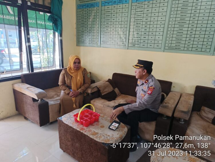 Kapolsek Pamanukan Korkom bersama UPTD Dinas Pertanian Kecamatan Sukasari