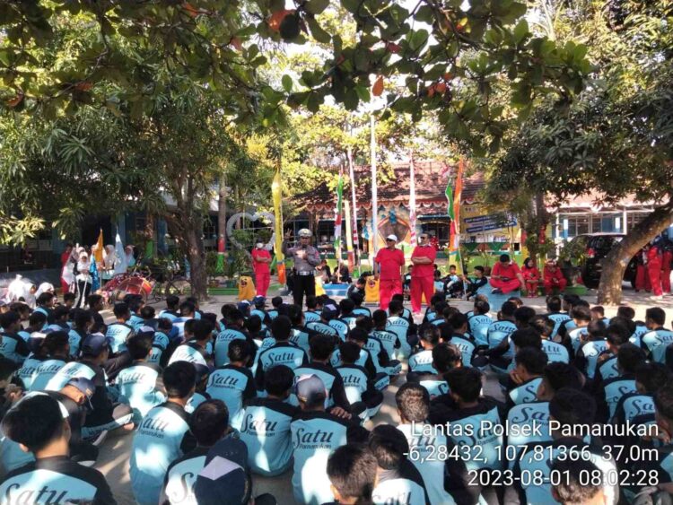 Unit Lantas Polsek Pamanukan Berikan Edukasi Tertib Lalu Lintas pada Pelajar