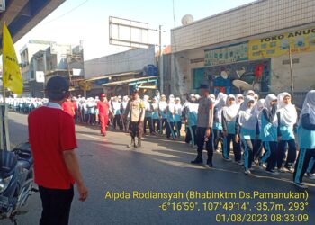 Polsek Pamanukan Lakukan Pengawalan dan Pengamanan Jalan Sehat Dalam Rangka HUT SMPN 1 Pamanukan