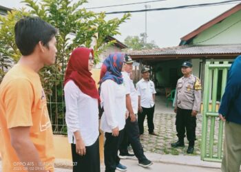 Hadir di Tengah Warganya, Bhabinkamtibmas Polsek Pamanukan Kawal Tim Medis Jemput Warga Alami Gangguan Jiwa