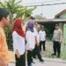 Hadir di Tengah Warganya, Bhabinkamtibmas Polsek Pamanukan Kawal Tim Medis Jemput Warga Alami Gangguan Jiwa