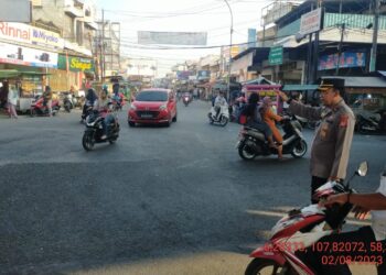 Pastikan Simpang Empat Fly Over Pamanukan yang Rawan Keramaian Aman, Kapolsek Pamanukan Turun Langsung Atur Lalin