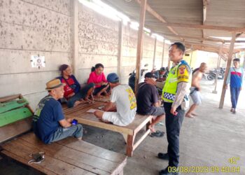 Bhabinkamtibmas Polsek Pamanukan Sambang Warga, Sampaikan Pesan Kamtibmas
