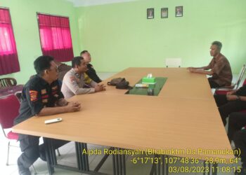Jaga Kamtibmas di Lingkungan Pendidikan Menengah Atas, Bhabinkamtibmas Polsek Pamanukan dan FKPM Sambangi SMK Swasta