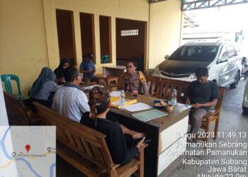 Bhabinkamtibmas Polsek Pamanukan Monitoring Pendaftaran Panitia Pilkades