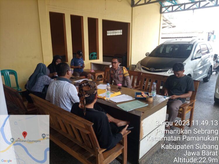 Bhabinkamtibmas Polsek Pamanukan Monitoring Pendaftaran Panitia Pilkades