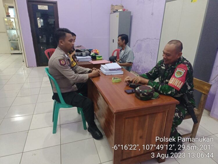 Sinergitas TNI-POLRI Ditunjukan Bhabinkamtibmas dan Babinsa di Pamanukan Cegah Intoleransi saat Pilkades