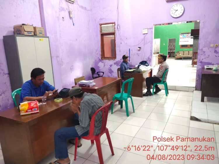 Ciptakan Sinergitas yang Harmonis, Kapolsek Pamanukan Lakukan Korkom dengan Perangkat Desa