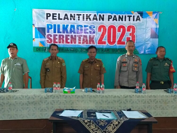 Panit Binmas Polsek Pamanukan Hadiri Pelantikan Panitia Pilkades di Desa Sukareja