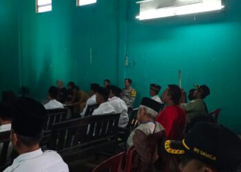 Bhabinkamtibmas Polsek Pamanukan Hadiri Pengambilan Sumpah Jabatan Panitia Pilkades Sukareja