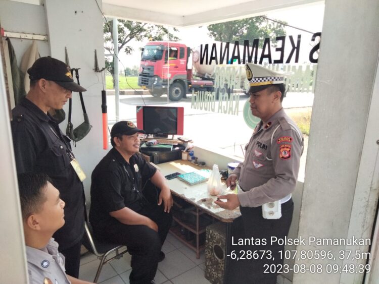 Cegah Kecelakaan Lalulintas, Unit Lantas Polsek Pamanukan Berikan Edukasi pada Security Perusahaan