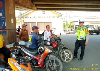 Polisi Lalu Lintas di Pamanukan Ajak Tukang Ojek Tertib Berlalu Lintas